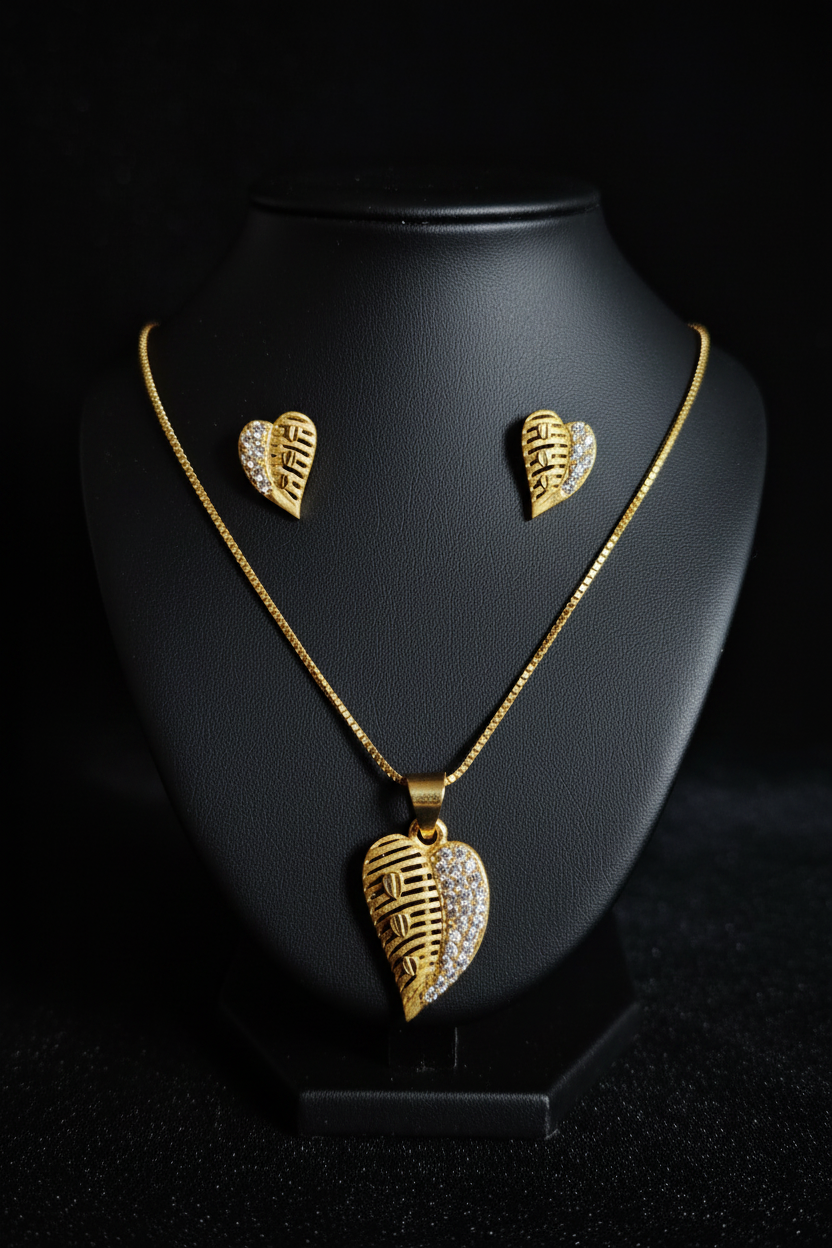AinLore Leaf Pendant - Stand Black Background